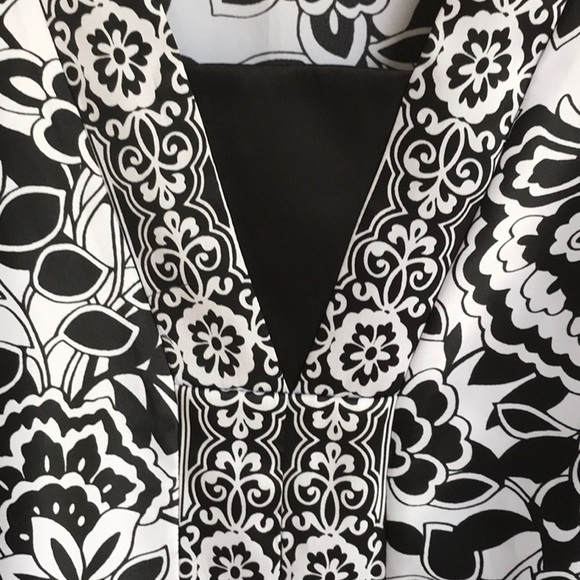 Gorgeous is all I can say about this beautiful black and white top. NWOT - Picture 6 of 10